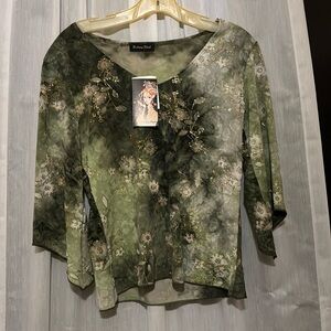 NWT Women’s Medium, shades of green with stems and flowers enhanced by gold trim